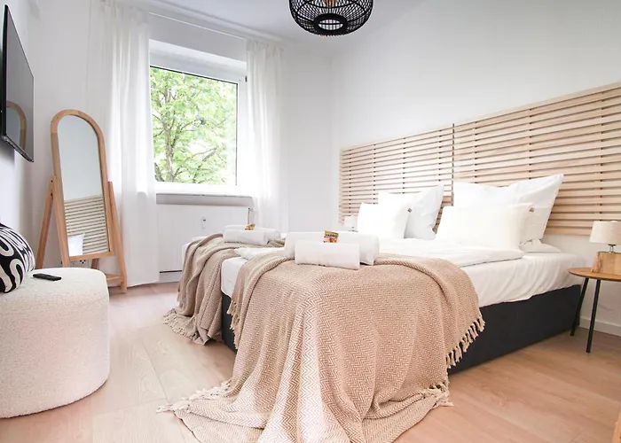 Homefy Balcony Apartment - Up To 4 People - Close To Fair - Free Parking